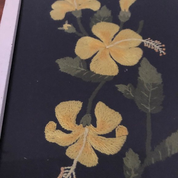 Vintage framed hand embroidery picture yellow flowers - Picture 3 of 4